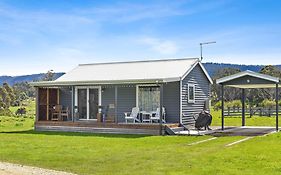 Wakefields - An Enchanting Mountain View Cottage